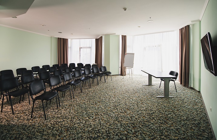 Большая комната для переговоров в Севастополе