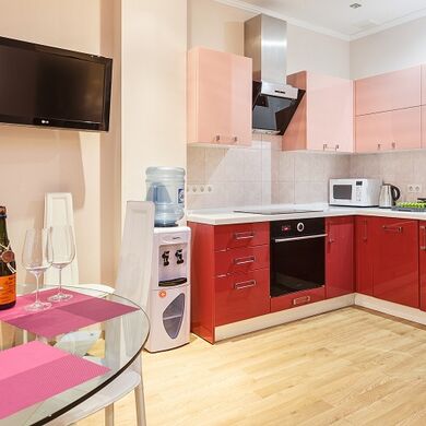 Оборудованную кухню в каждом номере от апартаментов в Крыму Апарт-Сити Ирида, Севастополь