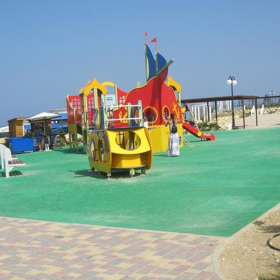 Детская игровая площадка курортного комплекса «Аквамарин» в Севастополе
